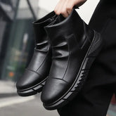 Bota Chelsea Masculina de Couro Romenzi RZ296 em couro premium, com solado antiderrapante e design moderno. Conforto e praticidade.