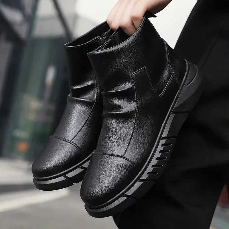 Bota Chelsea Masculina de Couro Romenzi RZ296 em couro premium, com solado antiderrapante e design moderno. Conforto e praticidade.
