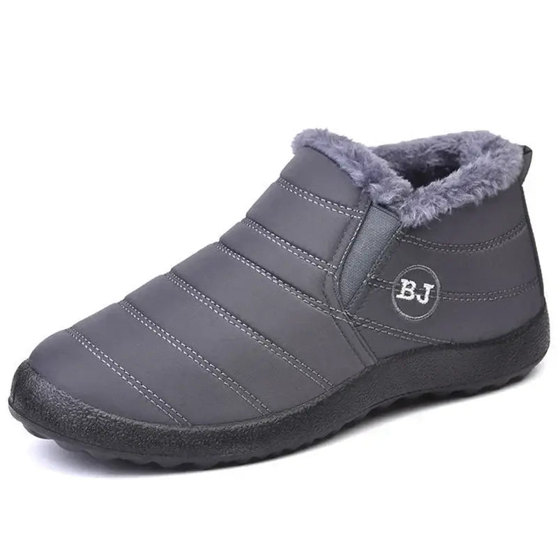Bota Masculina com Forro Romenzi RZ287 confeccionada em poliéster premium com forro de pelúcia e solado antiderrapante. Design moderno e funcional.