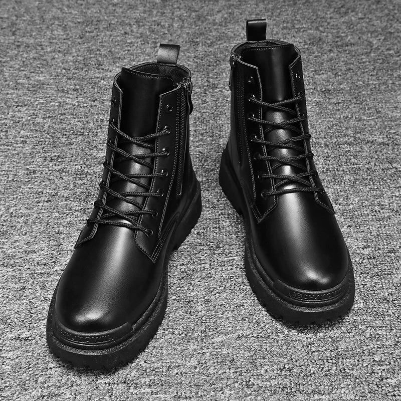 Bota Masculina de Couro Romenzi RZ283 com zíper lateral, design moderno e solado antiderrapante. Elegância e resistência em couro legítimo.