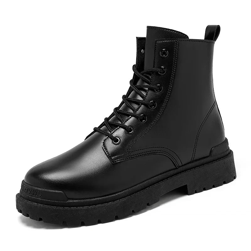Bota Masculina de Couro Romenzi RZ283 com zíper lateral, design moderno e solado antiderrapante. Elegância e resistência em couro legítimo.