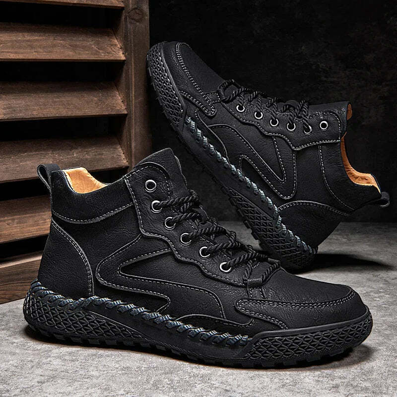 Bota Masculina de Couro Romenzi RZ294 em couro sintético premium com solado antiderrapante. Conforto e elegância em todos os momentos.