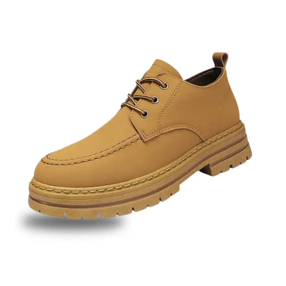 Bota Masculina de Couro Sintético Romenzi RZ295 confeccionada em couro sintético premium, com solado antiderrapante. Design moderno e funcional.