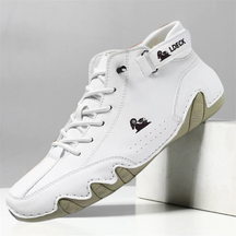 Bota Masculina Ldeck Romenzi RZ289 feita em couro premium com solado antiderrapante e design sofisticado. Conforto e resistência para todas as ocasiões.