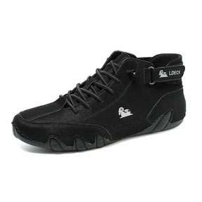 Bota Masculina Ldeck Romenzi RZ289 feita em couro premium com solado antiderrapante e design sofisticado. Conforto e resistência para todas as ocasiões.
