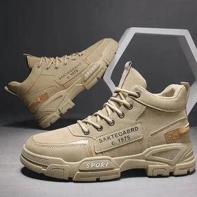 Bota Masculina Sport Romenzi RZ288 em couro resistente, com solado antiderrapante e design moderno. Elegância e funcionalidade para diferentes ambientes.