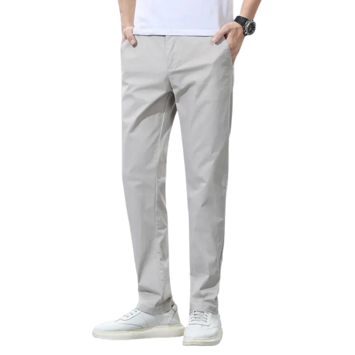 Calça Chino em Sarja Masculina Romenzi RZ554 em detalhe, peça slim fit em sarja premium, versátil e elegante para looks formais e casuais.
