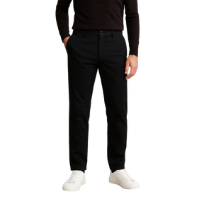 Calça Chino em Sarja Masculina Romenzi RZ556 em detalhe, calça em sarja de alta qualidade que oferece conforto, durabilidade e estilo moderno.