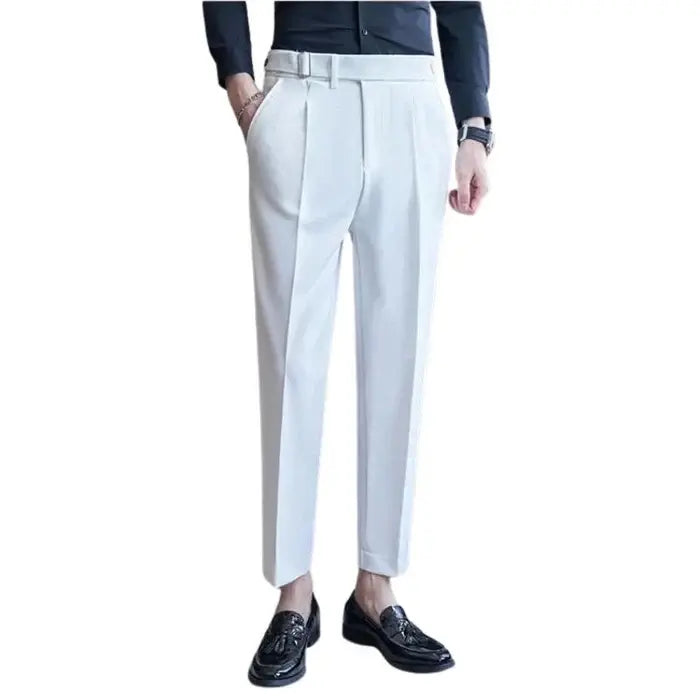 Calça de Alfaiataria Masculina Romenzi RZ254 com corte clássico, tecido premium e acabamentos sofisticados. Perfeita para estilo e conforto duradouro.