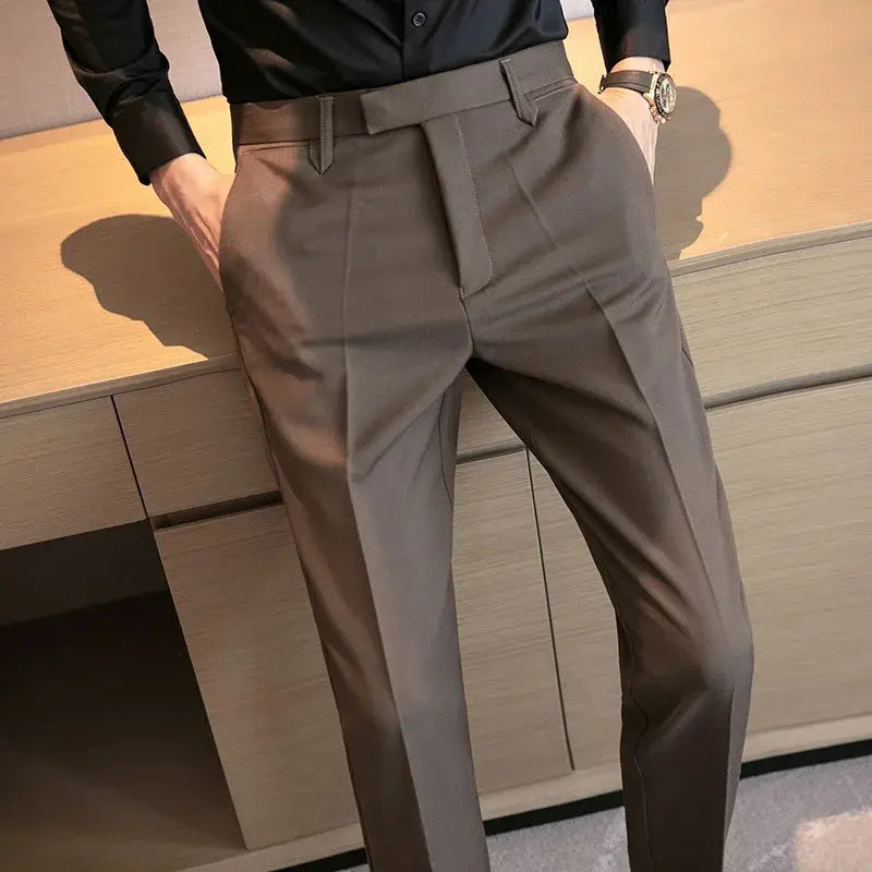 Calça Alfaiataria Masculina Slim Romenzi RZ009 – sofisticação, conforto e caimento impecável com tecido premium e corte slim fit.