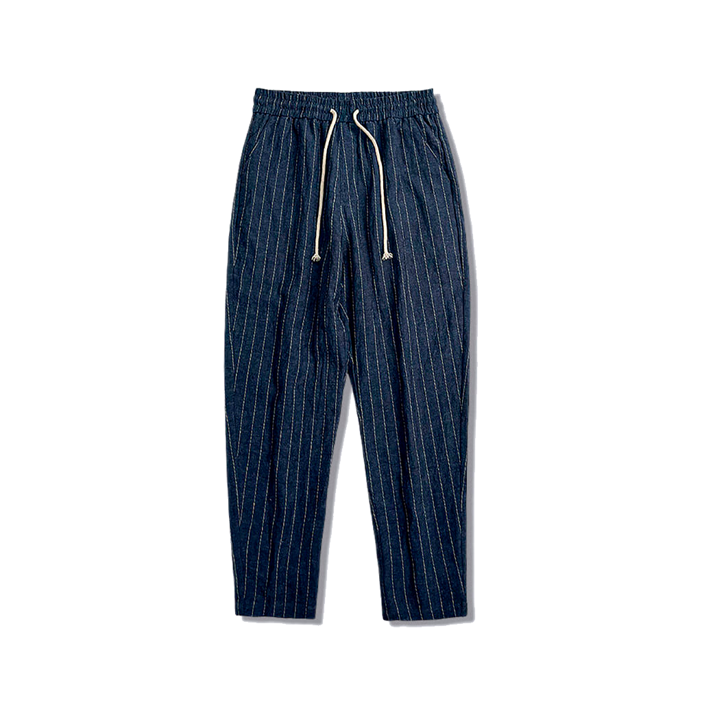 Calça de Linho Masculina Listrada Romenzi RZ557 em detalhe, calça listrada em linho leve e respirável que oferece frescor, conforto e estilo sofisticado.