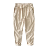Calça de Linho Masculina Romenzi RZ560 em detalhe, calça elegante em linho leve e respirável que oferece frescor, conforto e estilo atemporal.