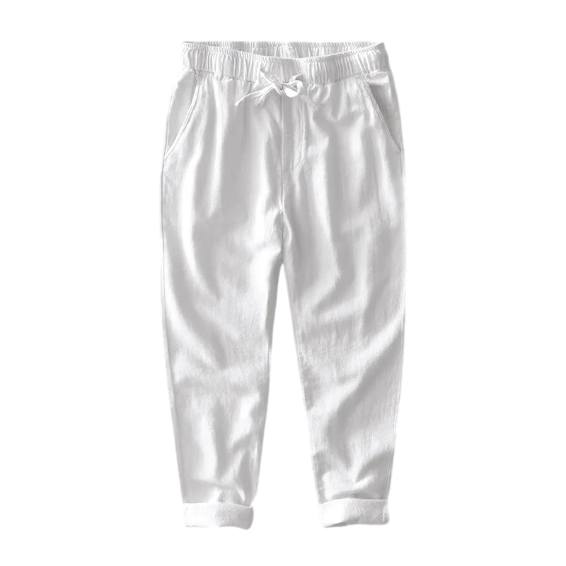 Calça de Linho Masculina Romenzi RZ560 em detalhe, calça elegante em linho leve e respirável que oferece frescor, conforto e estilo atemporal.