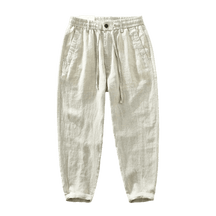 Calça de Linho Masculina Romenzi RZ561 em detalhe, peça sofisticada em linho premium, com design moderno que valoriza a silhueta masculina.