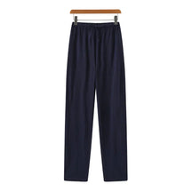 Calça de Linho Masculina Romenzi RZ564 em detalhe, calça sofisticada em linho premium que oferece leveza, conforto e caimento impecável para o homem moderno.