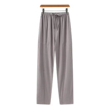 Calça de Linho Masculina Romenzi RZ564 em detalhe, calça sofisticada em linho premium que oferece leveza, conforto e caimento impecável para o homem moderno.
