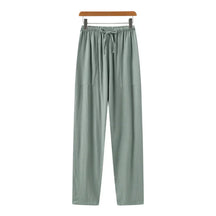 Calça de Linho Masculina Romenzi RZ564 em detalhe, calça sofisticada em linho premium que oferece leveza, conforto e caimento impecável para o homem moderno.