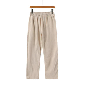 Calça de Linho Masculina Romenzi RZ565 em detalhe, peça sofisticada em linho leve premium, ideal para looks casuais ou elegantes em eventos diurnos.