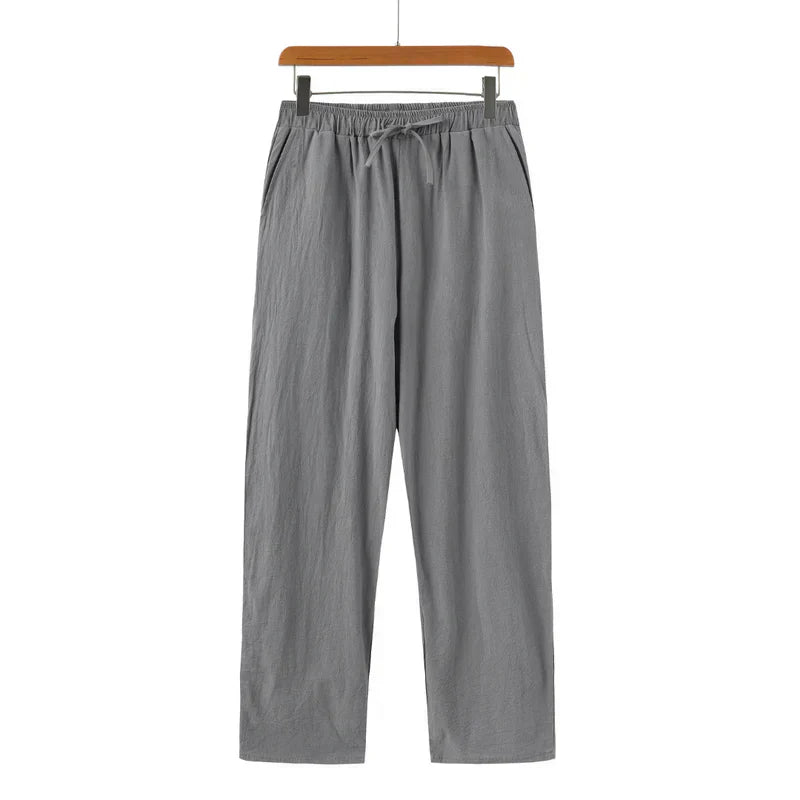 Calça de Linho Masculina Romenzi RZ565 em detalhe, peça sofisticada em linho leve premium, ideal para looks casuais ou elegantes em eventos diurnos.