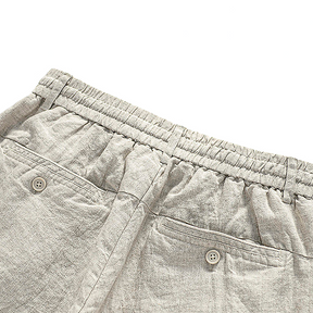 Calça de Linho Masculina Romenzi RZ566 em detalhe, peça leve e sofisticada em linho premium, ideal para looks casuais ou formais nos dias quentes.