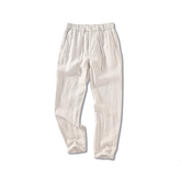 Calça de Linho Masculina Romenzi RZ566 em detalhe, peça leve e sofisticada em linho premium, ideal para looks casuais ou formais nos dias quentes.