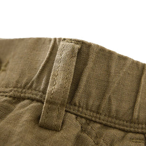Calça de Linho Masculina Romenzi RZ942 em detalhe, calça clássica em linho premium que oferece conforto, respirabilidade e estilo Old Money sofisticado.