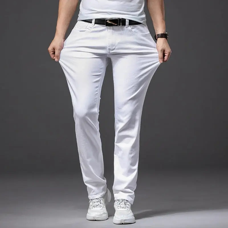 Calça Jeans Masculina Romenzi Classy RZ261 com design sofisticado e materiais premium. Conforto e estilo refinado para ocasiões especiais.