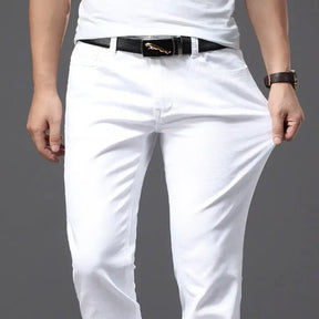 Calça Jeans Masculina Romenzi Classy RZ261 com design sofisticado e materiais premium. Conforto e estilo refinado para ocasiões especiais.