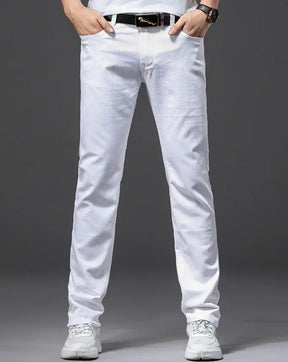Calça Jeans Masculina Romenzi Classy RZ261 com design sofisticado e materiais premium. Conforto e estilo refinado para ocasiões especiais.