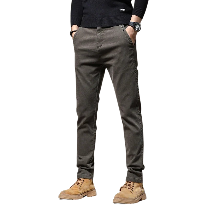 Calça Jeans Masculina Romenzi RZ002 feita com denim premium, ajuste confortável e design versátil para diferentes ocasiões