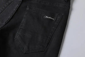 Calça Jeans Masculina Romenzi Spectre RZ260 com costuras reforçadas, tecido respirável e design refinado. Sofisticação e qualidade premium.