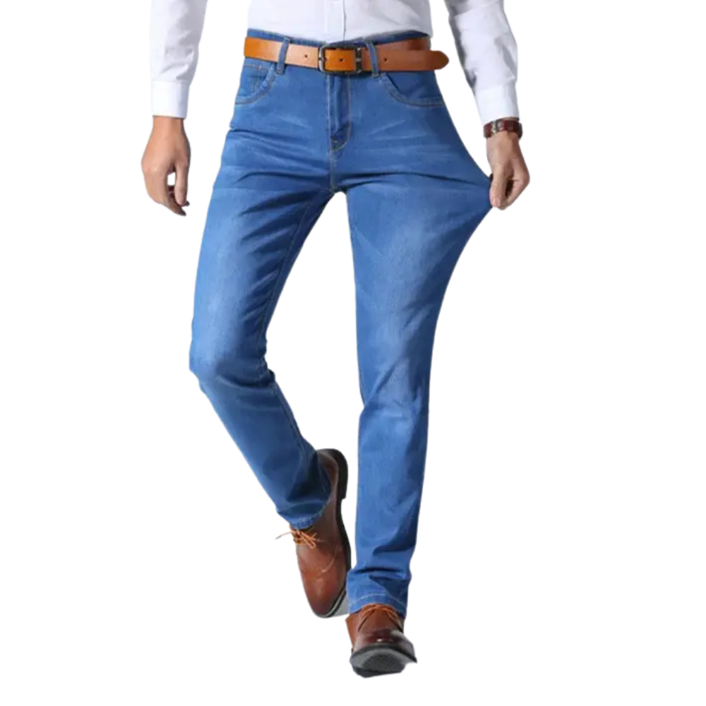 Calça Jeans Masculina Romenzi Wear RZ262 com costuras reforçadas, tecido respirável e acabamento impecável. Estilo refinado e durabilidade premium.