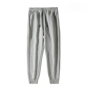 Calça moletom masculina feita em algodão premium, com bolsos, ajuste solto e cintura elástica. Ideal para praticidade e conforto no dia a dia.