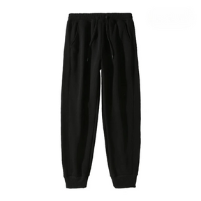 Calça moletom masculina feita em algodão premium, com bolsos, ajuste solto e cintura elástica. Ideal para praticidade e conforto no dia a dia.