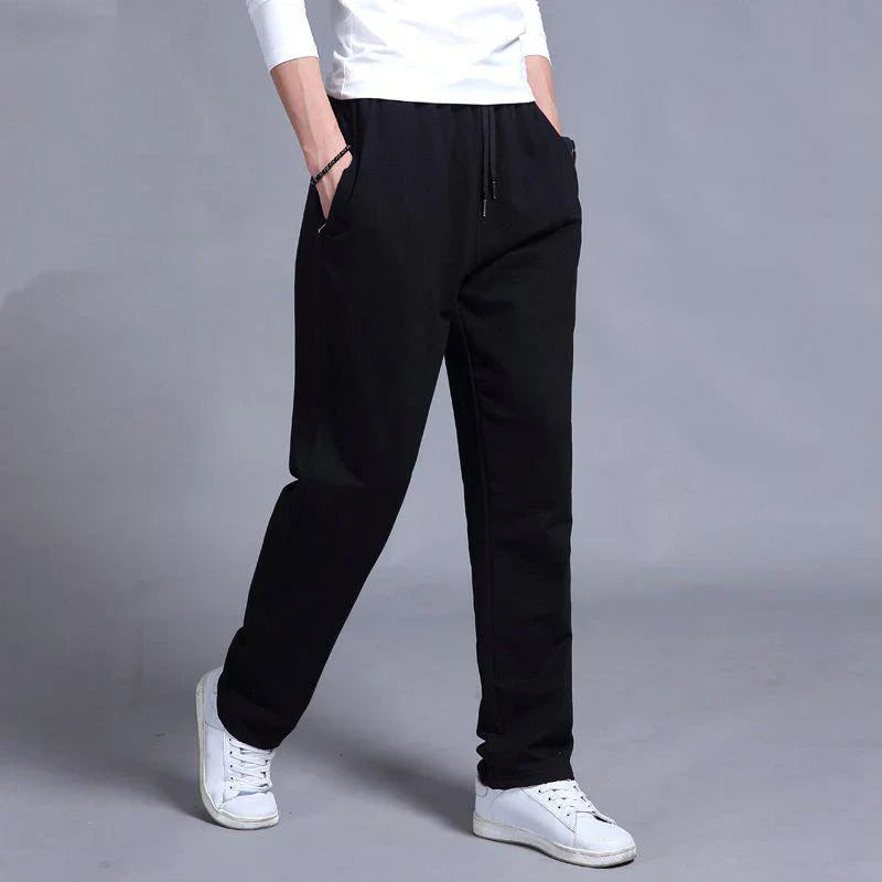 Calça de Moletom Masculina Romenzi RZ003 com design elegante e conforto superior, perfeita para visuais casuais e sofisticados.