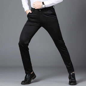 Calça Social Masculina Romenzi Meyer RZ252 com design elegante e materiais de alta qualidade. Perfeita para conforto e estilo em todas as ocasiões.
