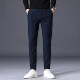 Calça social masculina Romenzi RZ001 com design elegante, confortável e ideal para looks casuais e formais.