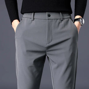Calça social masculina Romenzi RZ001 com design elegante, confortável e ideal para looks casuais e formais.