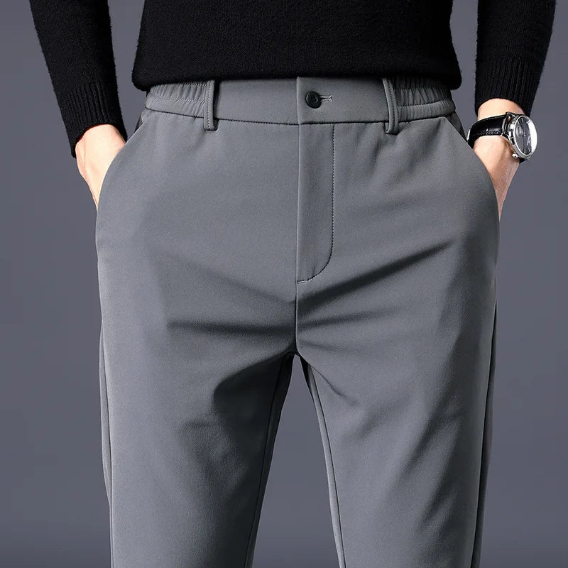 Calça social masculina Romenzi RZ001 com design elegante, confortável e ideal para looks casuais e formais.