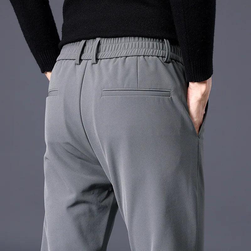 Calça social masculina Romenzi RZ001 com design elegante, confortável e ideal para looks casuais e formais.