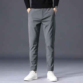 Calça social masculina Romenzi RZ001 com design elegante, confortável e ideal para looks casuais e formais.