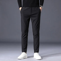 Calça social masculina Romenzi RZ001 com design elegante, confortável e ideal para looks casuais e formais.