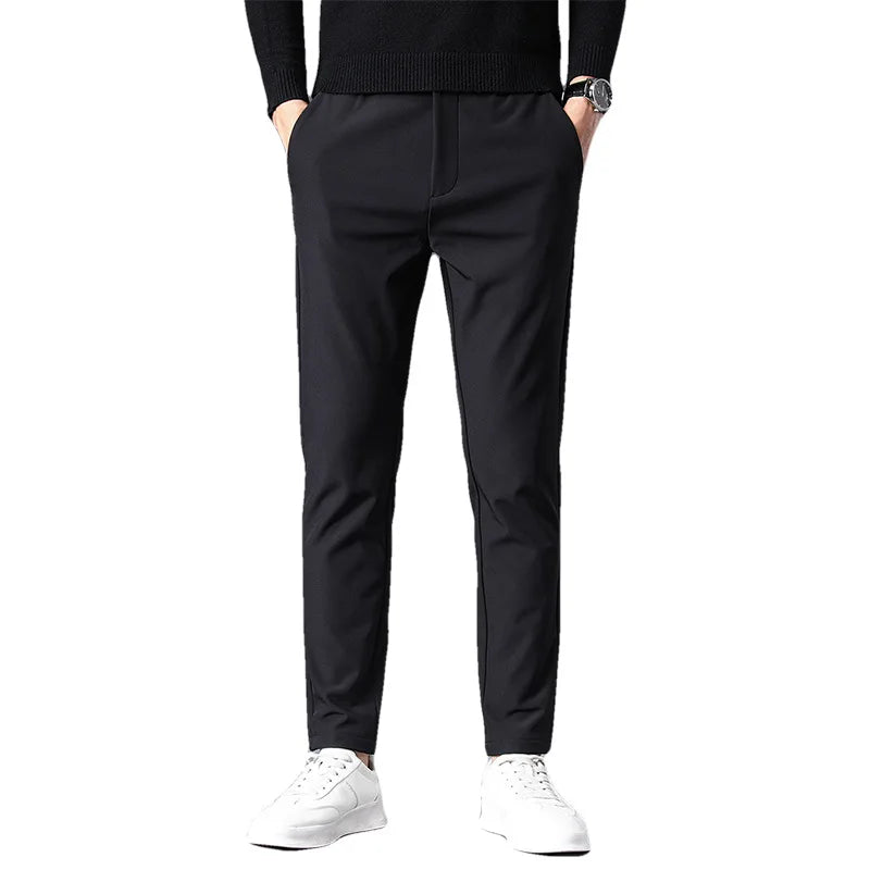 Calça social masculina Romenzi RZ001 com design elegante, confortável e ideal para looks casuais e formais.