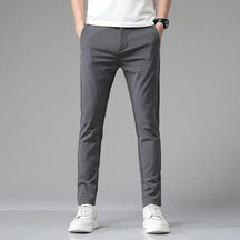 Calça Social Masculina Slim Romenzi RZ007 – sofisticação, conforto e versatilidade em modelagem slim fit com tecido premium.