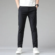 Calça Social Masculina Slim Romenzi RZ007 – sofisticação, conforto e versatilidade em modelagem slim fit com tecido premium.