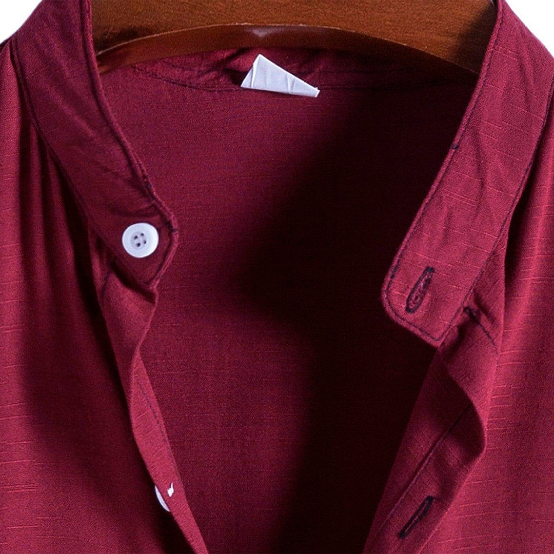 Camisa de Linho Masculina Gola Padre Romenzi RZ793 feita em linho premium, respirável e elegante, com design clean e versátil para diversas ocasiões.