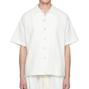 Camisa de Linho Masculina Oversized Romenzi RZ799 em detalhe, peça leve em linho premium com corte amplo que garante conforto, estilo e praticidade.