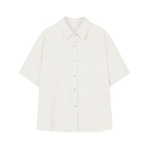Camisa de Linho Masculina Oversized Romenzi RZ799 em detalhe, peça leve em linho premium com corte amplo que garante conforto, estilo e praticidade.