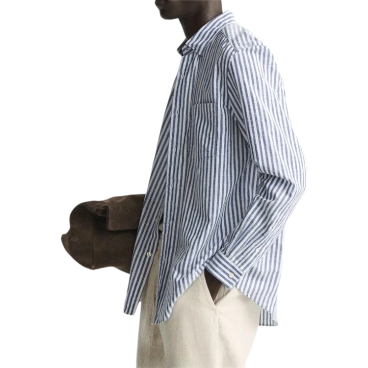 Camisa de Linho Masculina Romenzi Listrada RZ801 em detalhe, peça em linho premium com estampa listrada que garante respirabilidade, conforto e estilo.