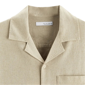 Camisa de Linho Masculina Romenzi Relaxed Fit RZ802 em detalhe, peça em linho ecológico e viscose com modelagem ampla que garante conforto e estilo casual.